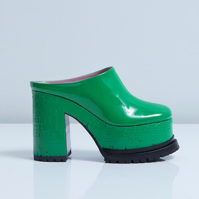 Lacquer Doll sabot green patent leather profile angle