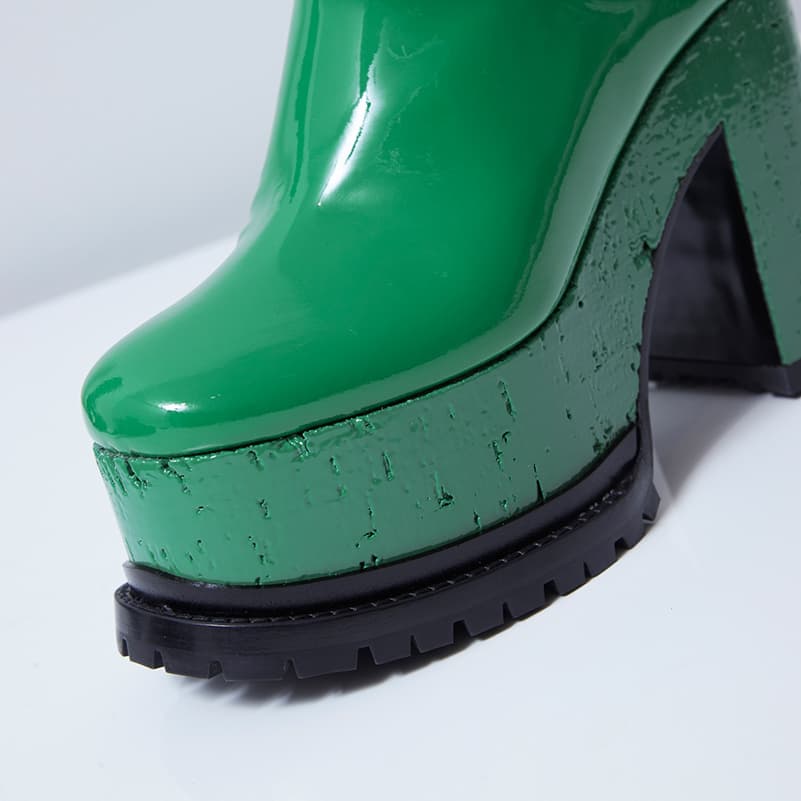 Close-up of Lacquer Doll sabot green patent leather