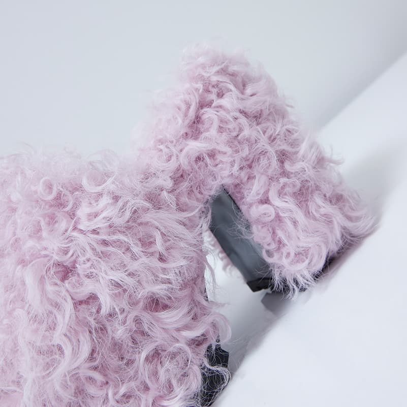 Close-up Les Terriers mule in pink