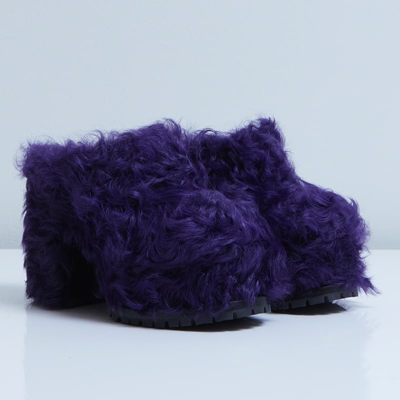 Les Terriers sabot in purple profile angle