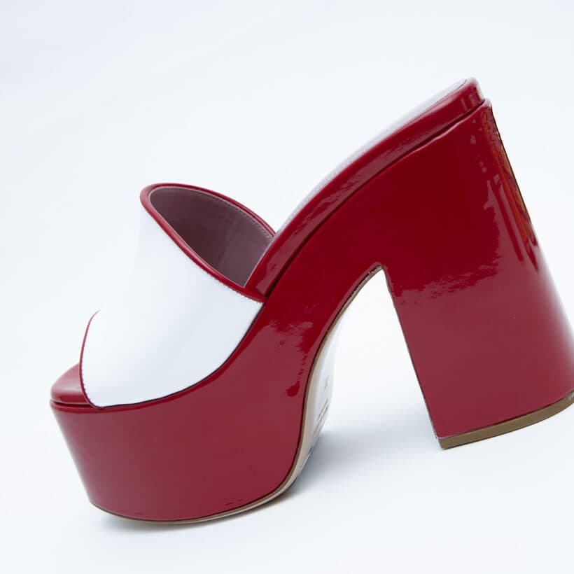 Close-up Lacquer Doll Mule red